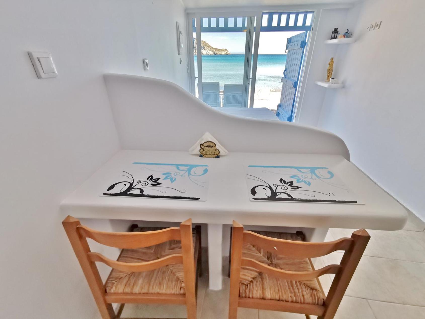 Blue Mare Apartments On The Beach Firopotamos Oda fotoğraf